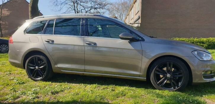 Volkswagen Golf Highline 1.6 TDI DsgPanoErgoTrekh