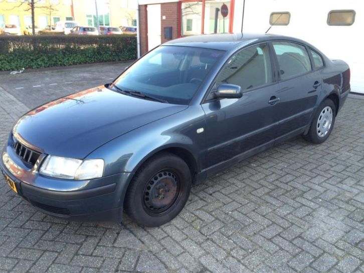 Volkswagen Passat 1.8 20V 92KW 1998 Blauw  Elektr  AIRCO