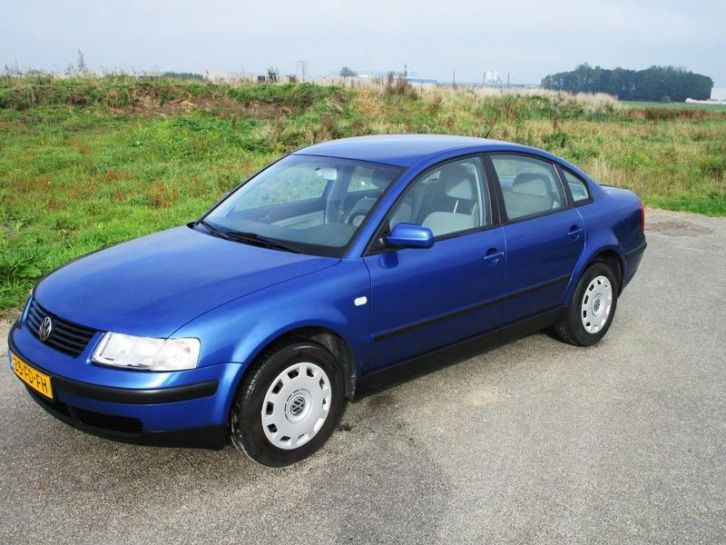 Volkswagen Passat 1.8 20V 92KW 2000 Blauw