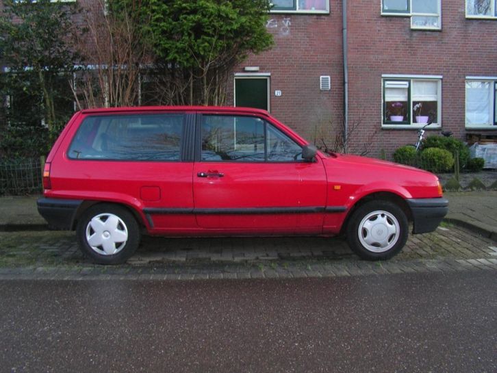 Volkswagen Polo 1.3 CL HB 40KW U9 1991 Rood