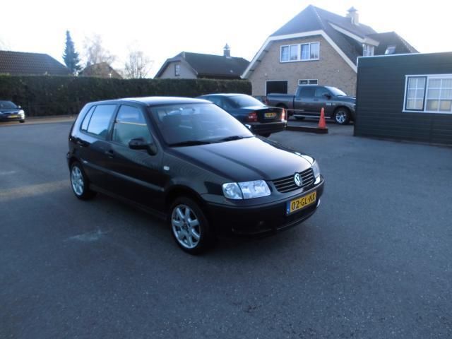 Volkswagen Polo 1.4-16V 5 deurs 2001 zwart metallic