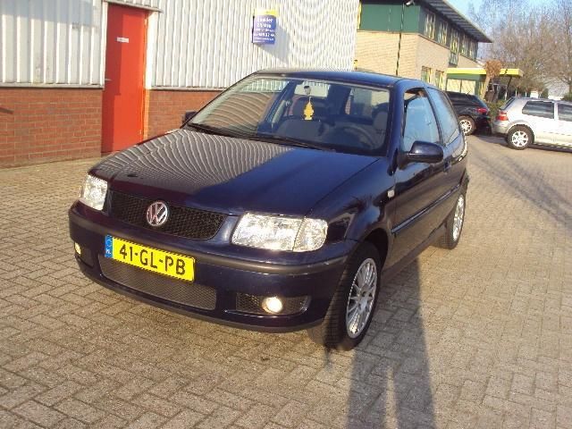 Volkswagen Polo 1.4-16V Mooie auto met 4 nieuwe banden