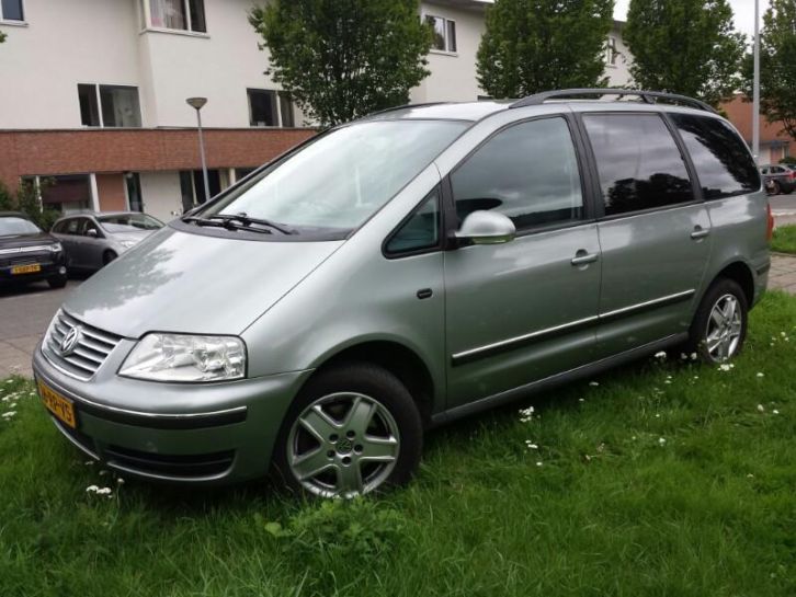 Volkswagen Sharan 1.9 TDI 96KW ClimaCruiseParrot7ZitsNAP