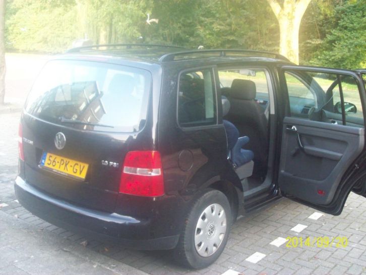 Volkswagen Touran 1.6 85KW 2003 Zwart 7 personen