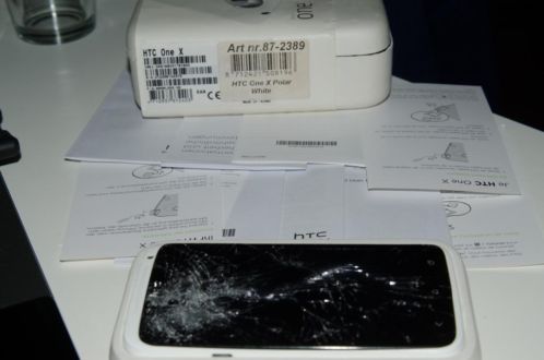 Volledig werkende HTC One X met schermbreuk. Digitizer crack