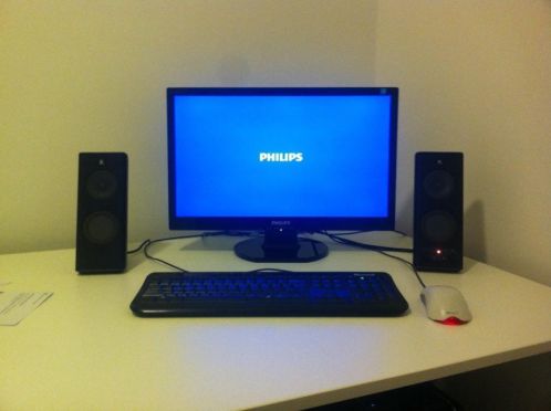 Volledige desktop pc met FULL HD monitor