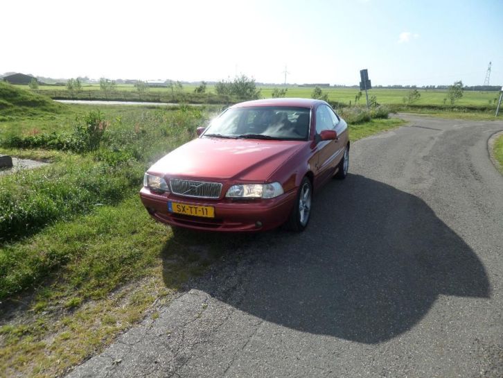 Volvo C70 2.3 T-5 AUT 1998 Rood