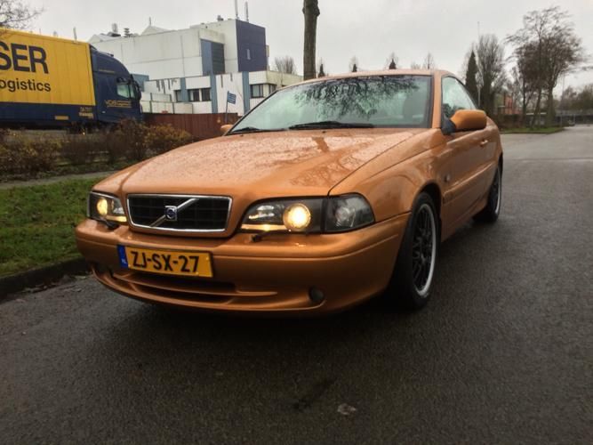 Volvo C70 2.3 T-5 AUT 1999 Geel