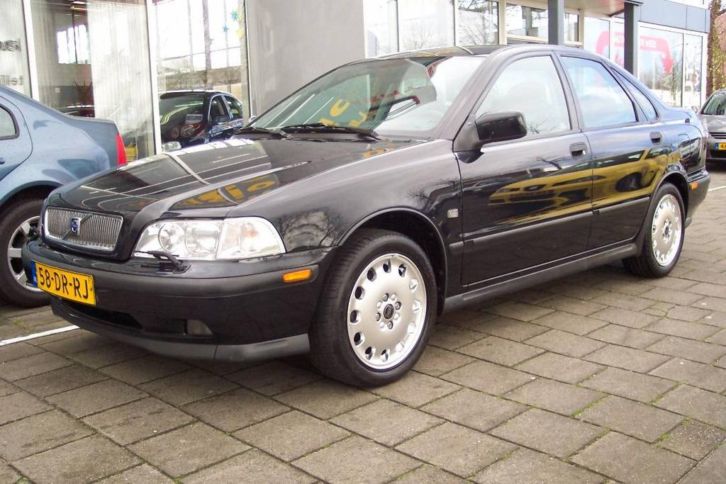 Volvo S40 1.8 1999 Zwart