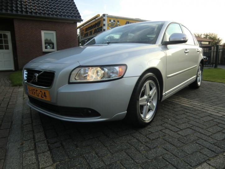 Volvo S40 2.0D Momentum met 90000 km (bj 2010, automaat)