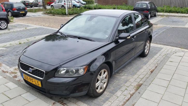 Volvo S40 2.4 I 103KW 2004 Zwart Momentum