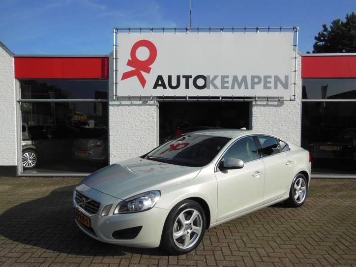 Volvo S60 2.0 D3 MOMENTUM VOL-LEER, NAVI DEALERONDERHOUDEN Z