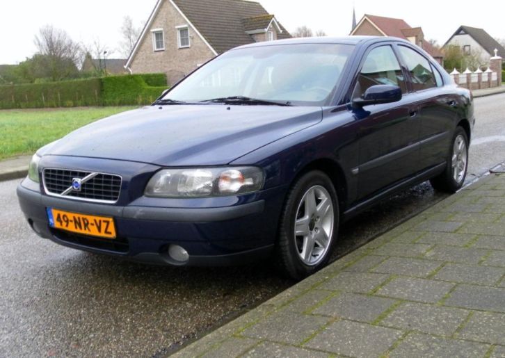 Volvo S60 2.4 140PK 2004 Blauw