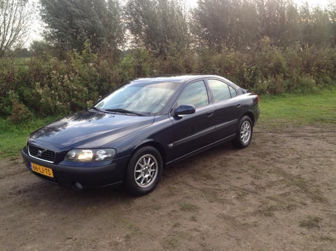 Volvo S60 2.4 140PK AUT 2003 Blauw