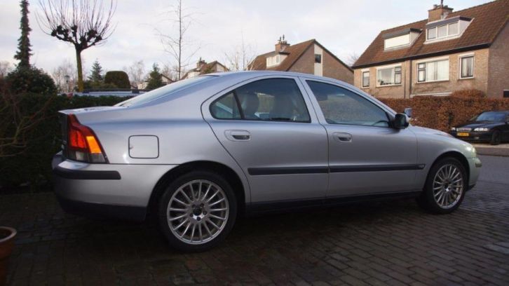 Volvo S60 2.4 170PK AUT 2001 Grijs