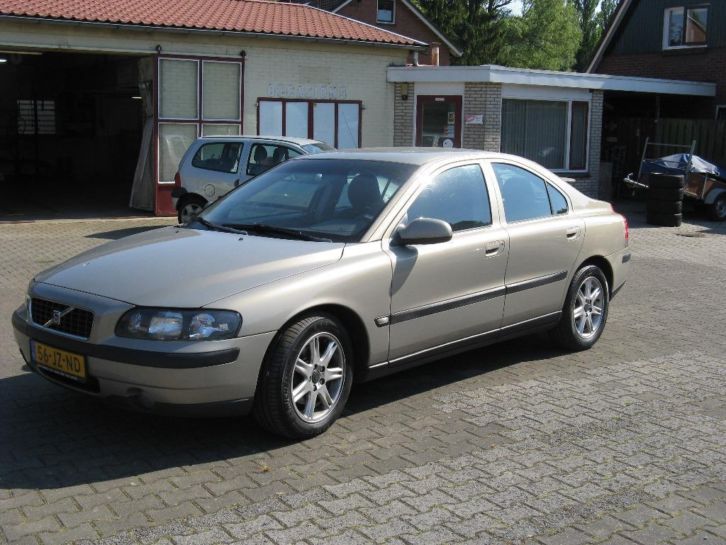 Volvo S60 2.4 D5 AUT Okt 2002 NW APK 239.200 KM ZEER MOOI 