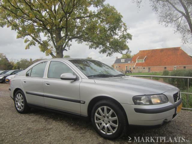 Volvo S60 2.4 Edition automaat met clima  cruise Nu 2.499,- 