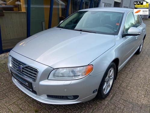 Volvo S80 2.5 T Momentum 200PK Automaat  LEER  PDC  YOUNG