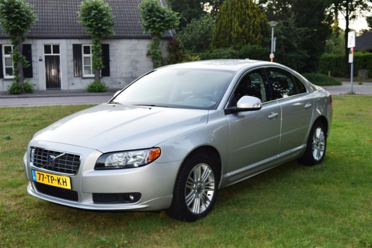 Volvo S80 4.4 AWD Momentum nw model 124103 km 