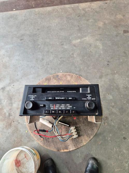 Volvo stereo cassette radio CR-102