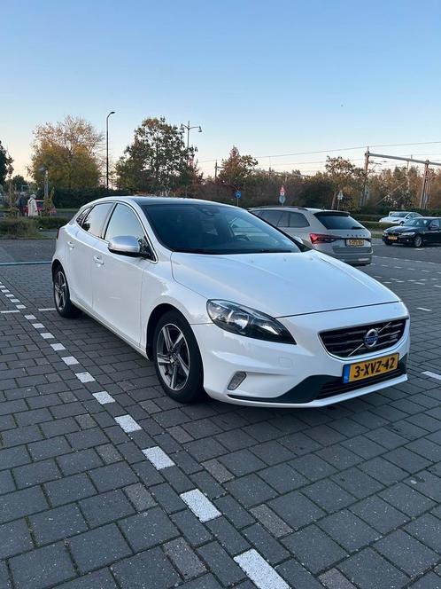 Volvo V40 1.6 D2 R-design PANO 2014