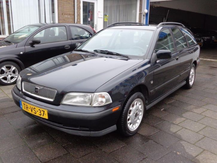 Volvo V40 1.8 1998 Zwart