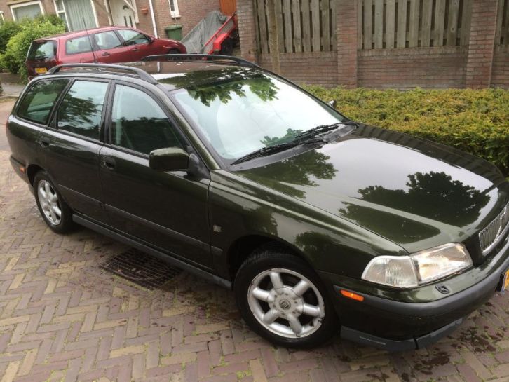 Volvo V40 1.8 AUT 1997 Groen station apk 05-01-2016,trekhaak