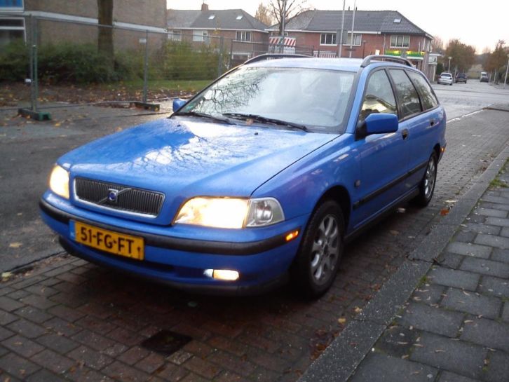 Volvo V40 1.8 I 16V 2000 Blauw Airco Leer LMV Cruise control