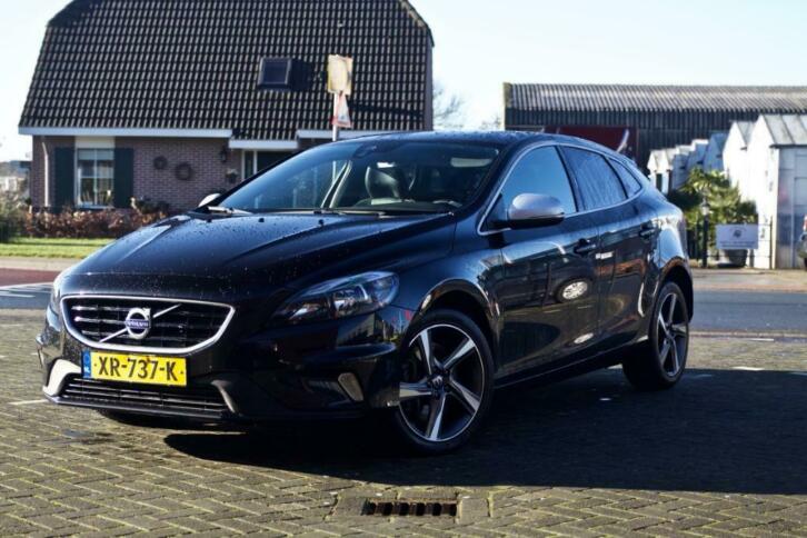 Volvo V40 2.0 D2 Geartronic 2016 Zwart Automaat R-design