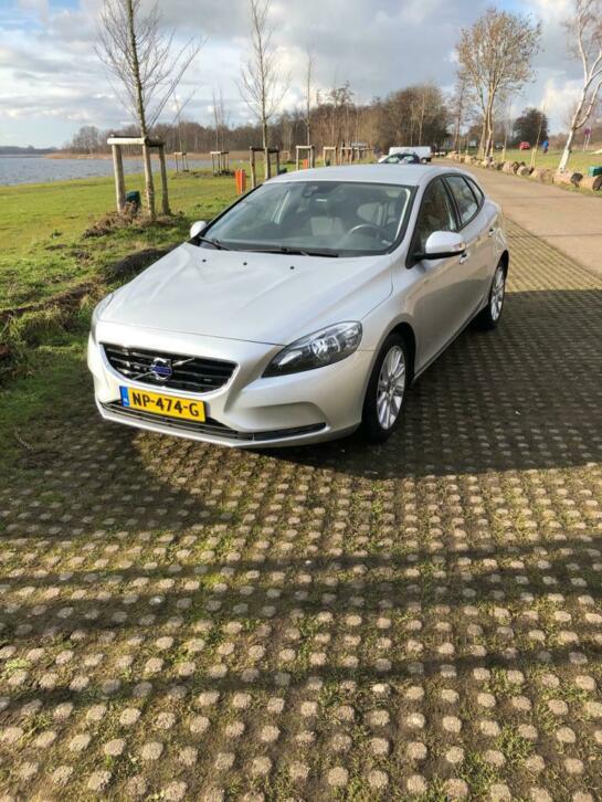 Volvo V40 2.0 D2 Momentum,2016, automaat, navi, weinig kms