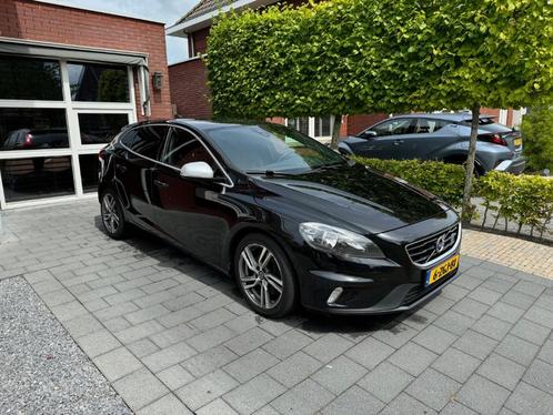 Volvo V40 2.0 D4 R-design, Pano, HampK, Standkachel