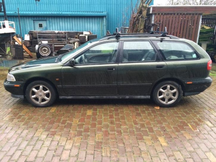 Volvo V40 2.0 I 16V AUT 1996 Groen, leder AIRCO amp APK 7-2015