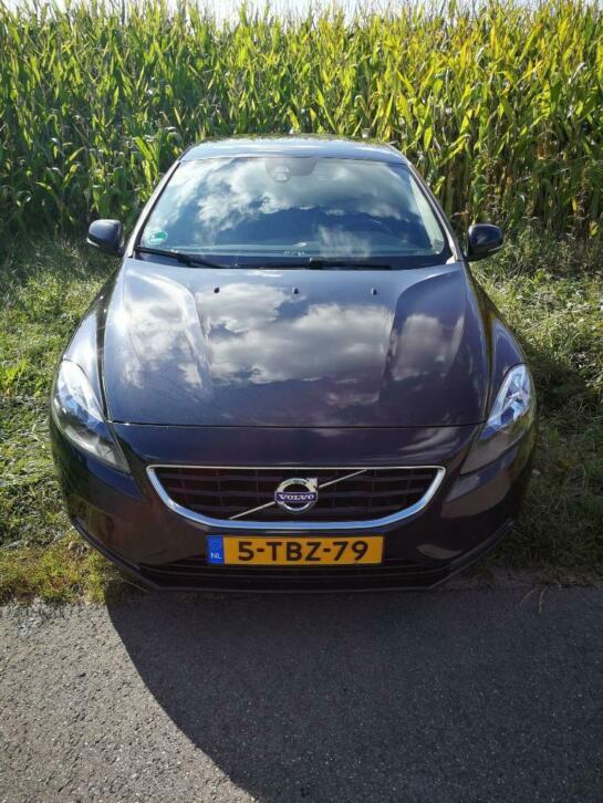 Volvo V40 D2 momentum business edition met trekhaak