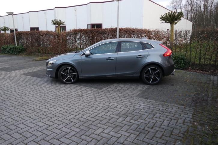 Volvo V40 D4 190PK R-Design-Plus Business. Erg fraai. 