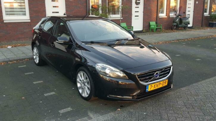 Volvo V40 D4 2.0 190PK SUMMUM Zwart NAPKeylessLeerXenon