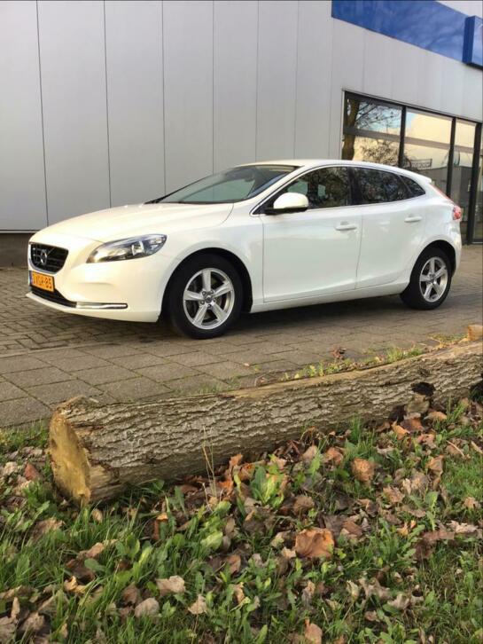 Volvo V40 momentum D4 bouwjaar 2014 (Volvo dealer onderhoud)