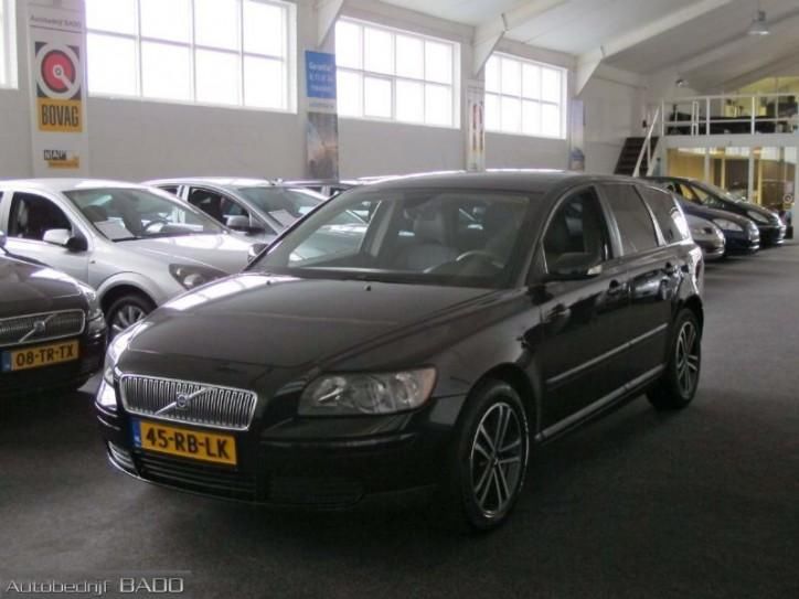 Volvo V50 2.0D 6-Bak 136Pk Xenon 2.0 D Zwart bj2005 APK tot 