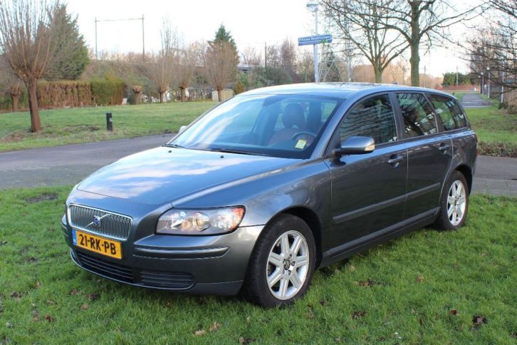 Volvo V50 2.4 140PK 2005 Grijs NIEUWE DISTRIBUTIE en APK