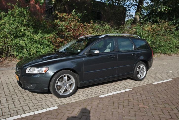 Volvo V50 D5 Edition II met navigatie, schuifdak, bluetooth