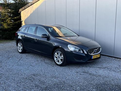 Volvo V60 2.0 D3 Momentum Automaat  Navi  Xenon  Keyless