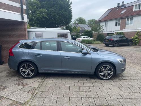 Volvo V60 T4 190pk 2017 Blauw met trekhaak