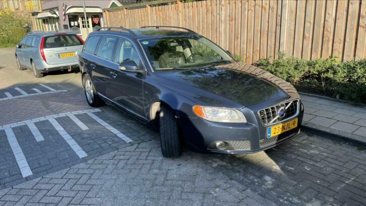 Volvo V70 2.0 T AUT 2010 Blauw RTI