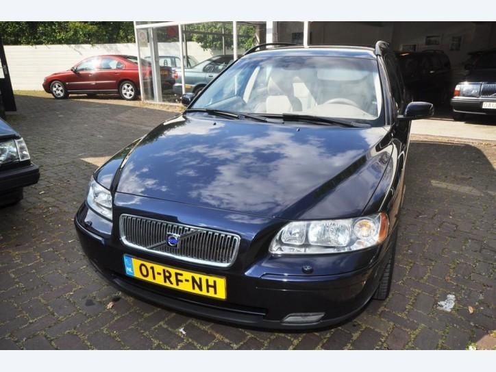 Volvo V70 2.4 140PK AUT (bj 2005, automaat)