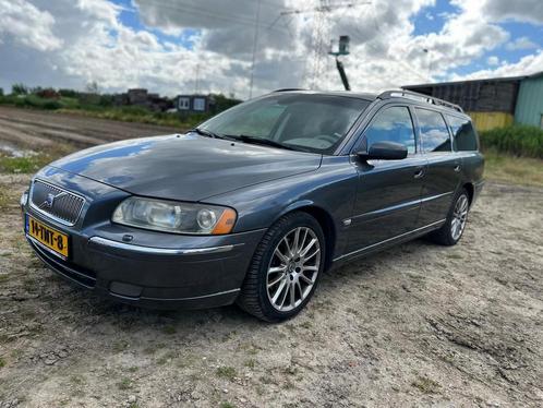 Volvo V70 2.4 D5 automaat 2005 grijs met dakraam