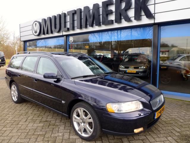 Volvo V70 2.4 D5 Momentum Dealeronderhouden, trekhaak, daksp