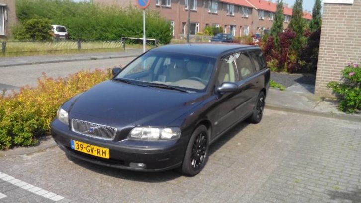 Volvo V70 2.4 T 200PK moet weg 