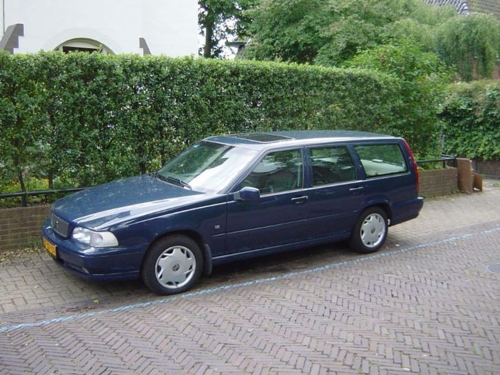 Volvo V70 2.5 Comfort-Line Estate 1997 Blauw. 229129 km.