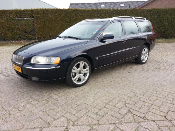Volvo V70 2.5 T AWD AUT 2004 Blauw