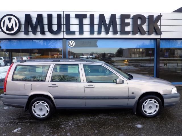 Volvo V70 2.5 T Cross Country Luxury 7-persoons