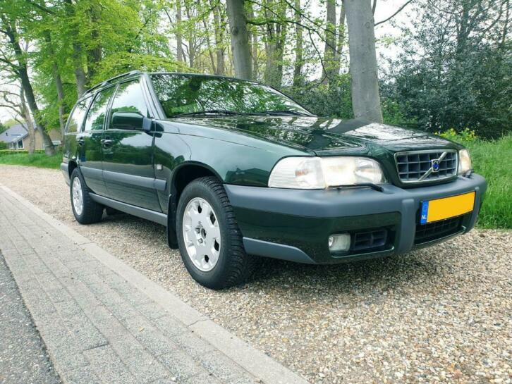 Volvo V70 2.5 XC 4WD AUT youngtimer 1999 Groen